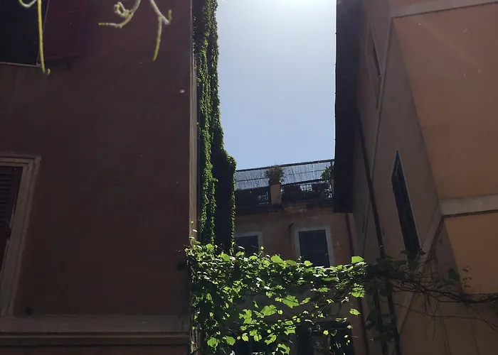 Domus Tiberina 2*